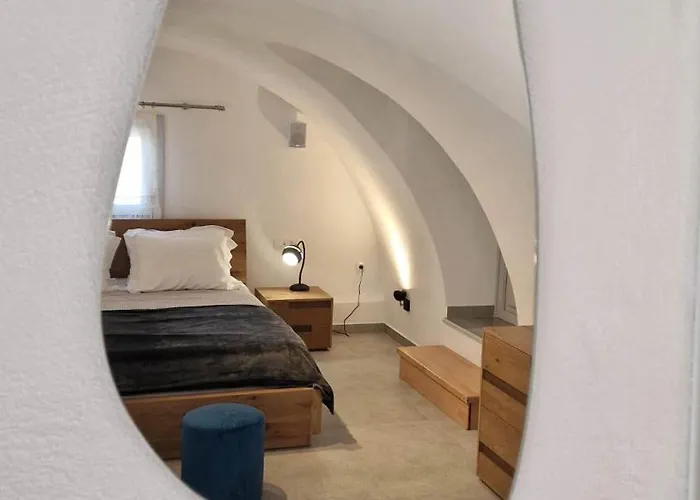 Grey Dome Santorini Emborió