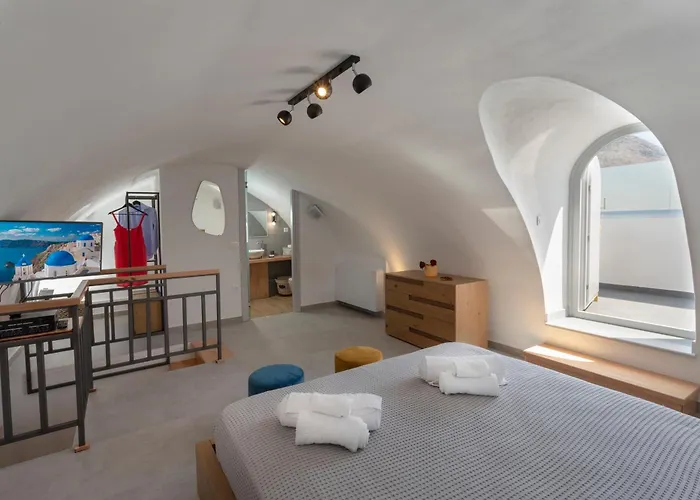 Willa Grey Dome Santorini *